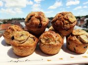 Una foto de muffins de banana