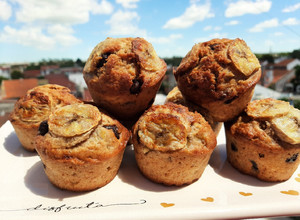 Una foto de Muffins de banana ¡Muy fáciles y rápidos! 🍌