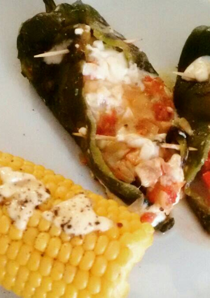 Una foto de Chiles rellenos de camarón