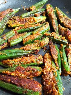 भेंडी मसाला (bhendi masala recipe in marathi) रेसिपी चे मुख्य फोटो
