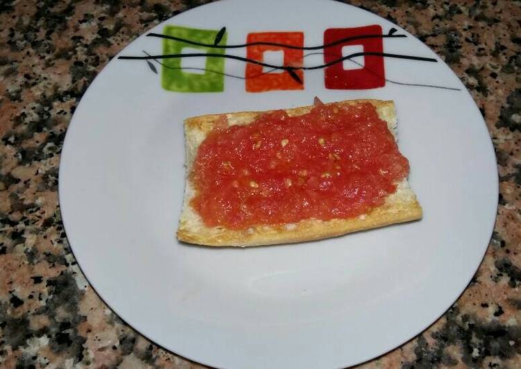Pan con tomate