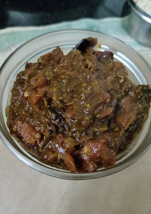 A picture of Tamarind and tomato chutney.
