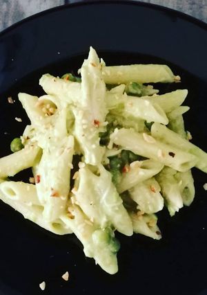 Foto di Pennette con crema di piselli e straccetti di pollo