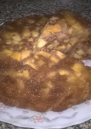 Una foto de TORTA OSCURA DE MANZANAS(sin azúcar)