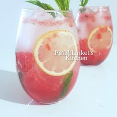 A picture of Minty Watermelon Lemonade.