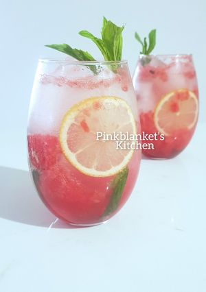 A picture of Minty Watermelon Lemonade.