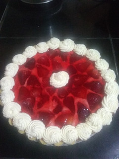 Una foto de Tarta de frutilla con crema de leche