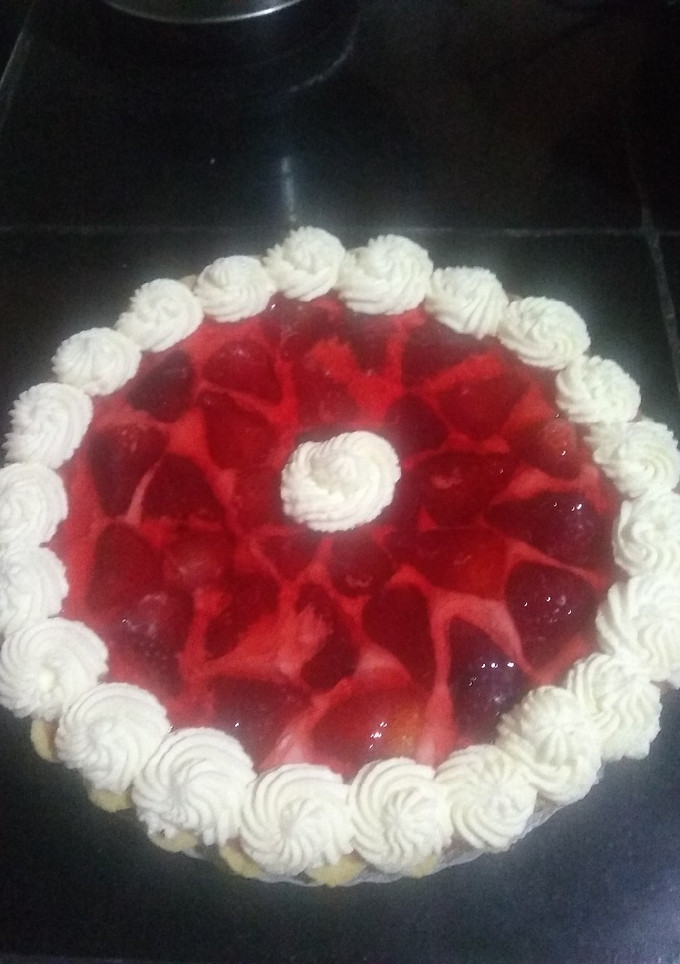 Una foto de Tarta de frutilla con crema de leche