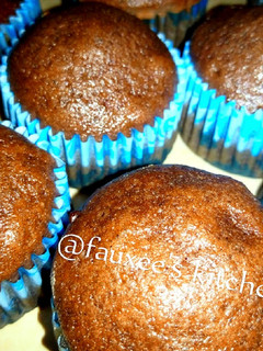 A picture of Oil chocolate cupcakes.