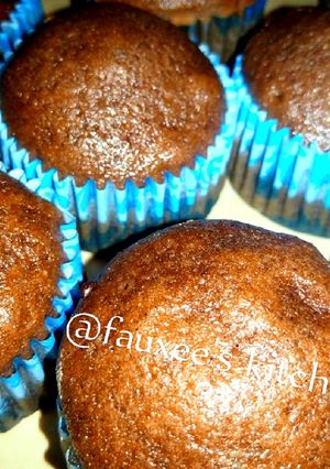 A picture of Oil chocolate cupcakes.