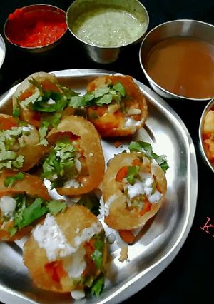 દહીં પૂરી (Dahi Poori Recipe In Gujarati) રેસીપી મુખ્ય ફોટો