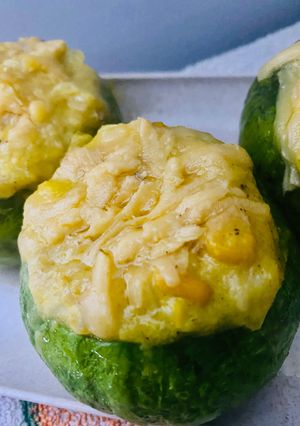 Una foto de ZAPALLITOS RELLENOS VEGETARIANOS 🧅🌽 #800❤️👏 🥒🥚🧀
