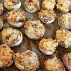 A picture of My stuffed mushrooms🍄🧀.