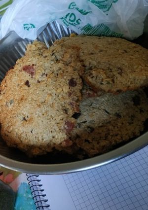 Una foto de Galletas de avena con frutos secos y abrillantados