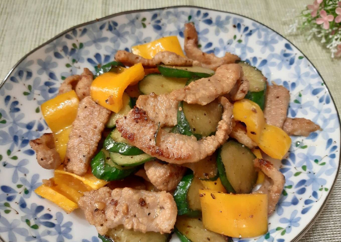 Pumpkin, yellow pepper and roast pork