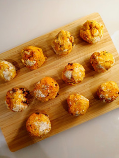 Foto de Almôndegas de frango e batata doce recheadas com mozarella