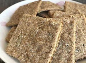 Una foto de Galletitas saladas integrales para el mate 😍