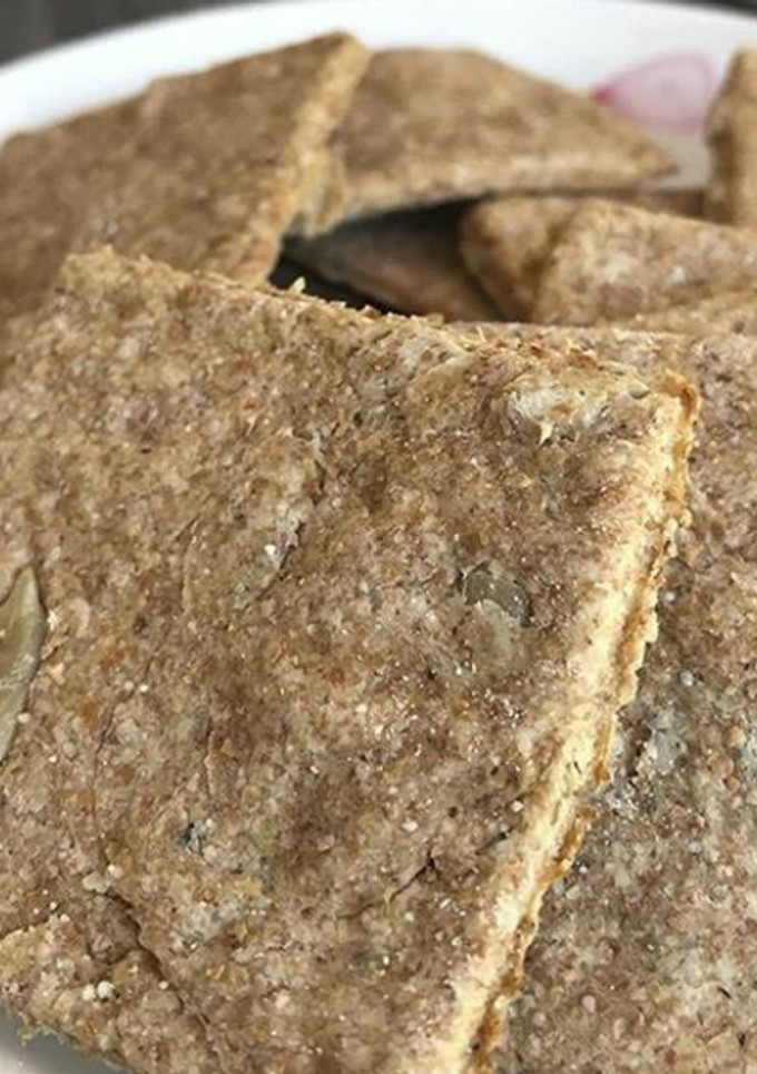 Una foto de Galletitas saladas integrales para el mate 😍