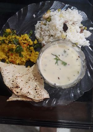 પુલાવ કઢી છુટી મગની દાળ રેસીપી મુખ્ય ફોટો