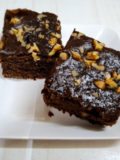 चॉकलेट ब्राउनी (Chocolate Brownie recipe in hindi) रेसिपी मुख्य फोटो