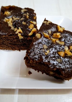 चॉकलेट ब्राउनी (Chocolate Brownie recipe in hindi) रेसिपी मुख्य फोटो
