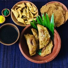 A picture of Gud (jaggery) aate ki gujhiya.