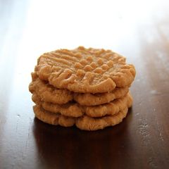 A picture of Flourless Peanut Butter Cookies.