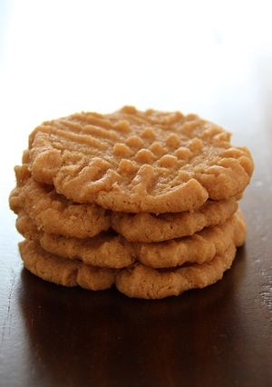 A picture of Flourless Peanut Butter Cookies.