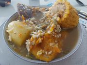 Una foto de cazuela de osobuco