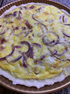 Una foto de Tarta de cebolla, parmesano y panceta