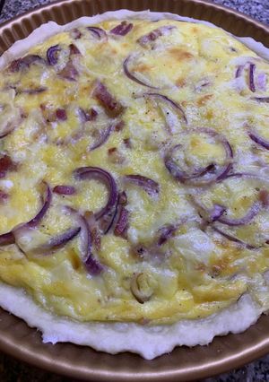 Una foto de Tarta de cebolla, parmesano y panceta