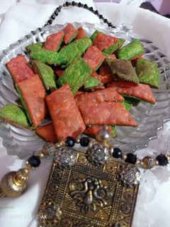 झटपट चिज शंकरपाळी (chees shankarpali recipe in marathi) रेसिपी चे मुख्य फोटो