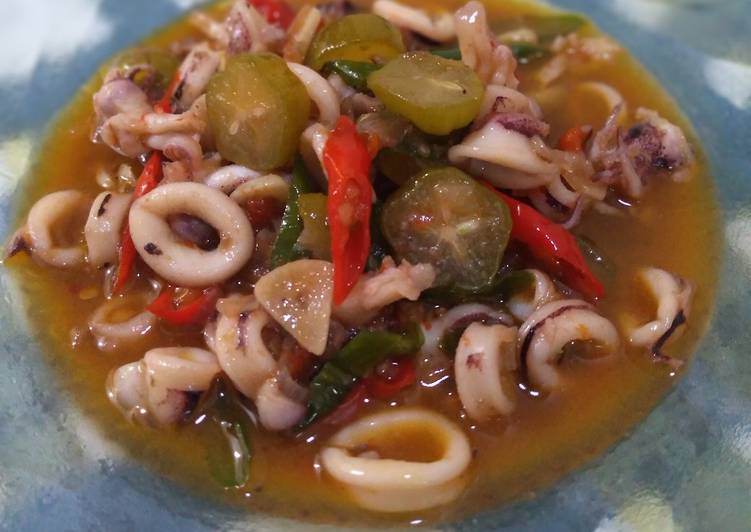 Cara Membuat Cumi Masak Asam Belimbing Wuluh yang Enak