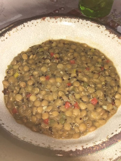 Una foto de Lentejas especiadas con quinoa negra