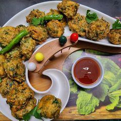A picture of Methi Pakoda.