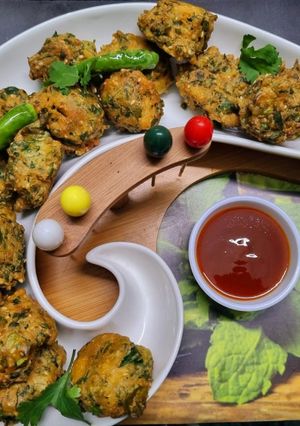 A picture of Methi Pakoda.