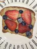Tostadas con frutas en solo dos pasos