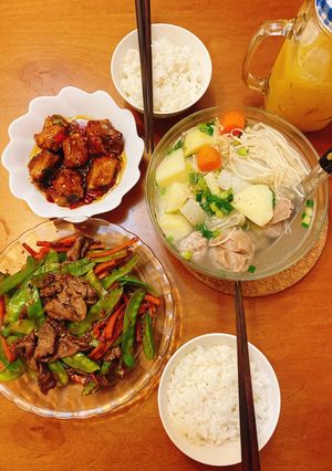 Hình của món Menu gia đình hàng ngày 03 Sườn xào chua ngọtđậu cove xào bò canh rau củ bò viên.