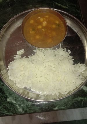 छोले चावल (chole chawal recipe in Hindi) रेसिपी मुख्य फोटो