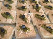 Una foto de canapes de pollo