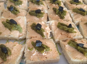 Una foto de Canapés ave pimiento