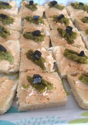 Una foto de Canapés ave pimiento
