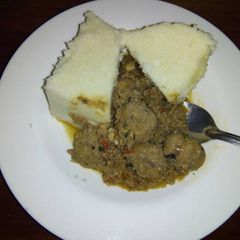 A picture of Ugali with meatballs.