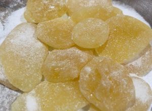 Una foto de Caramelos de miel, limón y jengibre sin azúcar