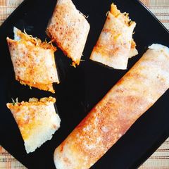 A picture of Schezwan dosa.