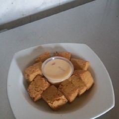 A picture of Fried Awara with Sauce.