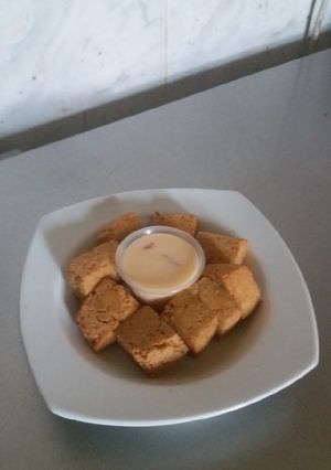 A picture of Fried Awara with Sauce.
