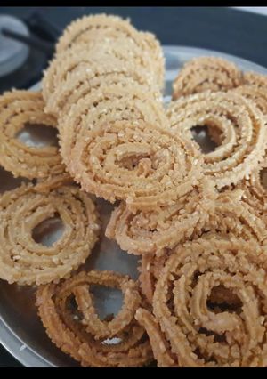 கோதுமை முறுக்கு (Kothumai murukku recipe in tamil) செய்முறை முக்கிய புகைப்படம்