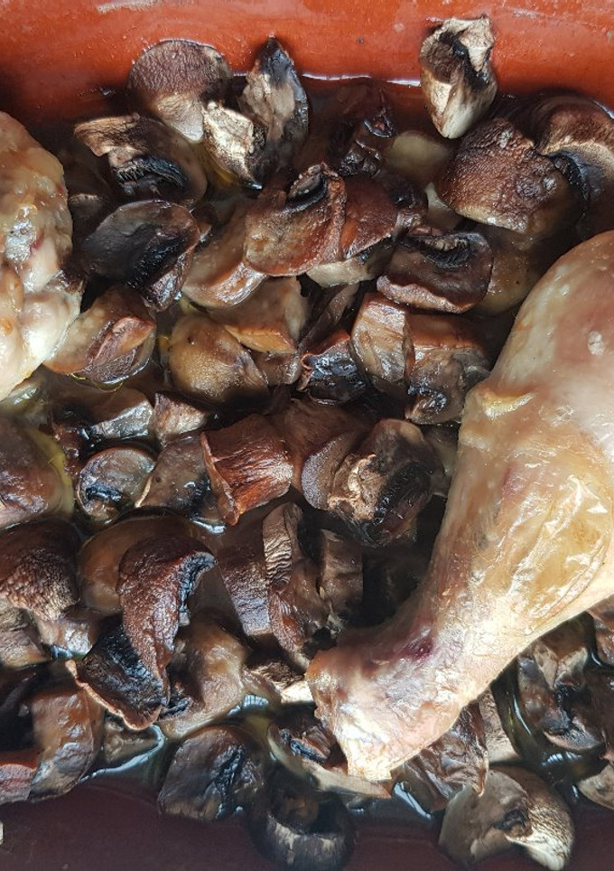 Una foto de Muslitos de pollo con champiñones  7º