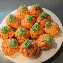 A picture of Rice Krispy treats - pumpkins and zombies #halloween.